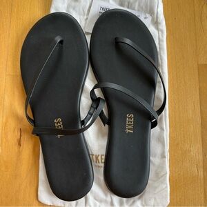 Tkees Black Sarit Sandals NWT size 8